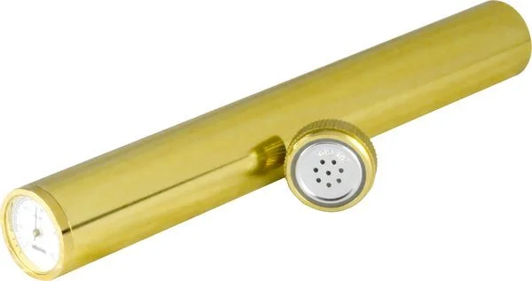 adorini humidoriputki ja kullanvärinen kosteusmittari
